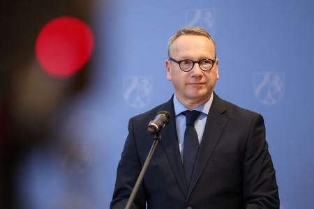 Justizminister Benjamin Limbach hofft auf weitere Erfolge gegen Cybercrime.