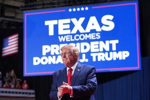 Es ist bereits Trumps dritte Reise nach Texas innerhalb eines Monats. 