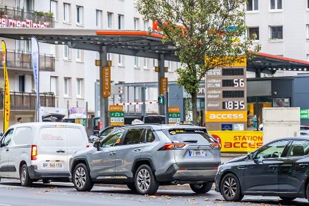 ADAC warnt: Jede zehnte Tankstelle in Frankreich mit Lieferproblemen