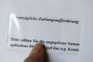 Angesichts gestiegener Lebenshaltungskosten geraten laut Wirtschaftsauskunftei Schufa mehr Menschen unter finanziellen Druck. (Symbolbild)
