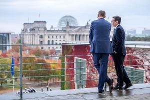 Beim Treffen mit seinem britischen Amtskollegen Andy Burnham sprach Kanzler Merz von einem historischen Tag. 