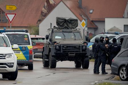 Die Bevölkerung sollte in ihren Häusern bleiben.