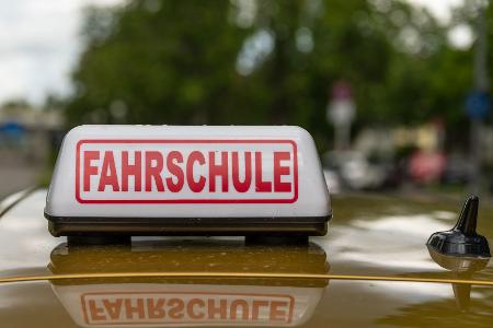 Führerschein bald bis zu 1000 Euro günstiger? Das soll die Reform bringen