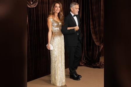 Amal Clooney verzaubert: Goldenes Traumkleid für die Gerechtigkeit