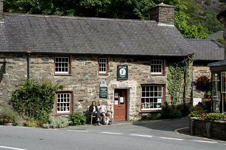 Beddgelert North Wales, Pub, Sonne, Pärchen