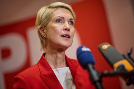 Die Gremien der SPD Mecklenburg-Vorpommern haben für Koalitionsverhandlungen mit Linke und Grünen gestimmt.