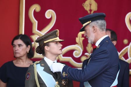 Madrid: König Felipe VI. und Prinzessin Leonor bei Feierlichkeiten zum 12. Oktober auf der Plaza de Cánovas del Castillo