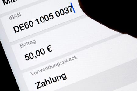 Verbraucherschutz kritisiert zu kleinteilige Überprüfung der Empfängeradresse bei Online-SEPA-Überweisungen. (Symbolbild)