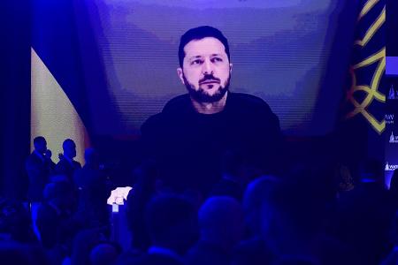 Der ukrainische Präsident Selenskyj wartet auf 