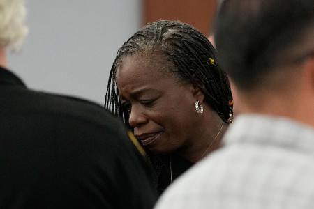 Sekyiwa Shakur spricht unter Tränen über den Verlust ihres älteren Bruders Tupac Shakur. (Foto aktuell) 
