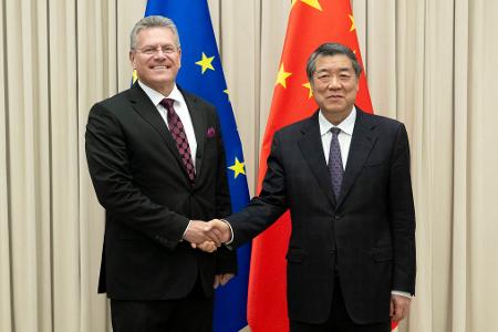 EU-Handelskommissar Sefcovic (l) hatte in China Gespräche geführt. (Archivbild)