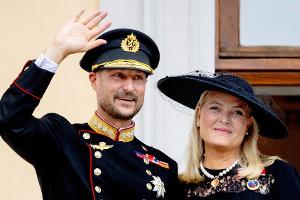 Norwegens Post ehrt König Haakon VIII. mit erster Briefmarke