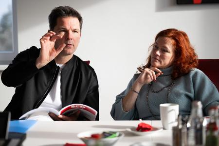 Die Berliner SPD-Chefs Steffen Krach und Bettina König sehen nach dem vorläufigen Stopp der Sondierungen noch offene Fragen bei den Linken. (Archivbild)