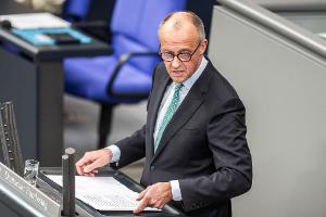 Merz spricht in seiner Regierungserklärung auch die AfD direkt an.