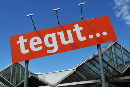Das Tegut-Logo an einem Standort der Handelskette.