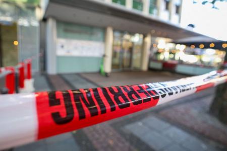 Der Bereich rund um die Arztpraxis war auch nach mehreren Stunden noch abgesperrt.