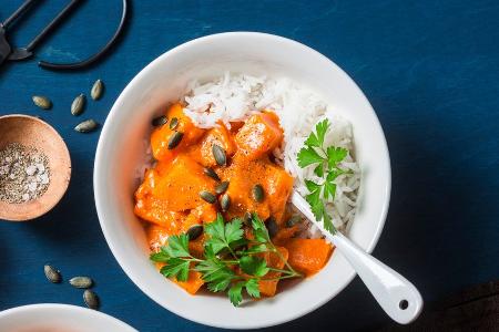 Aromatisches Kürbis-Curry mit Reis