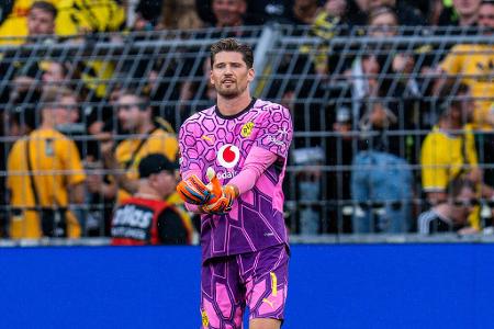 BVB - TOR: Gregor Kobel - Note: 3,0 - Bewahrte den BVB zu Beginn der zweiten Halbzeit vor einem Horrorstart. Hatte bei mehreren abgefälschten Versuchen ansonsten das Glück auf seiner Seite. Beim Gegentor war er chancenlos. Letztlich ein undankbarer Tag für den Schlussmann.