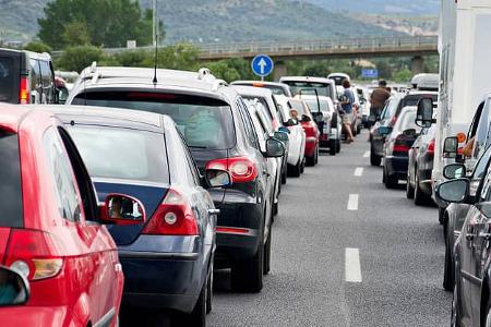 Nicht dann fahren, wenn alle fahren: Clevere Routenplanung hilft gegen die Staufalle. 