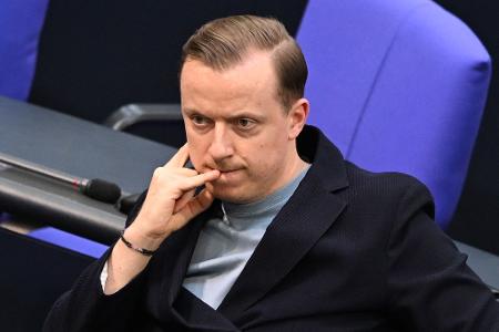 Gegen Ahmetovic werde wegen des Tatvorwurfs der Beihilfe zu wettbewerbsbeschränkenden Absprachen bei Ausschreibungen in Tateinheit mit Verletzung von Geschäftsgeheimnissen ermittelt. (Archivbild)