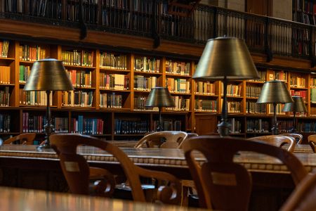 Großer Saal einer Bibliothek