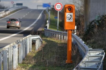 Rund 17.000 Notrufsäulen gibt es an den Autobahnen. (Archivbild)