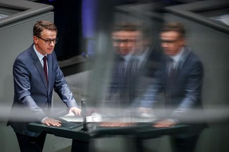 Gesundheitsminister Carsten Linnemann (CDU) verspricht einen stabilen durchschnittlichen Zusatzbeitrag. 