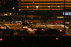 Lufthansa schont die Kerosin-Lager in Frankfurt. 