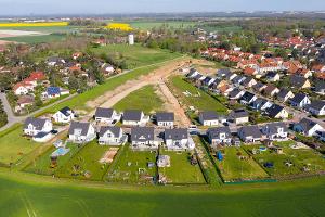 Begehrtes Eigenheim: Viele Senioren wohnen in der eigenen, zu groß gewordenen Immobilien, während Wohnraum knapp ist. (Archivbild)
