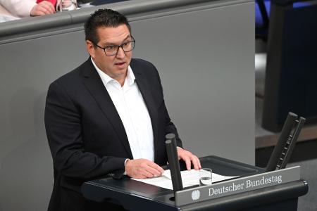 Der SPD-Politiker Ingo Vogel hält die Tabaksteuer-Reform für angemessen. (Archivbild)