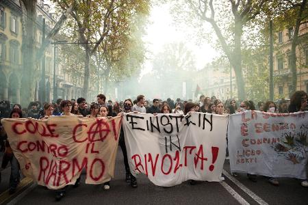 Wie in Frankreich gingen in verschiedenen Städten Italiens Schüler auf die Straße.