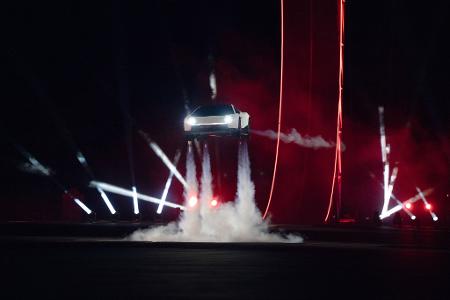 Der Sportwagen werde 2028 in die Produktion gehen und man werde ihn kaufen können, sagte Tesla-Chef Elon Musk.