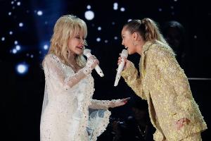 "Für die Ewigkeit": Miley Cyrus ehrt verstorbene Dolly Parton