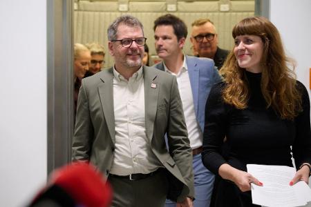 Die Spitzenpolitiker von Linken, Grünen und SPD in Berlin sprechen schon seit längerem über eine Regierungsbildung. (Archivbild)