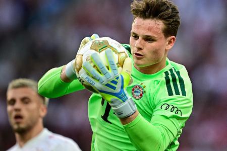 FC Bayern mit Urbig und drei Wechseln