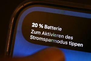 Der Stromsparmodus soll helfen, dass das Smartphone noch etwas länger durchhält.