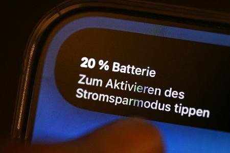 Der Stromsparmodus soll helfen, dass das Smartphone noch etwas länger durchhält.