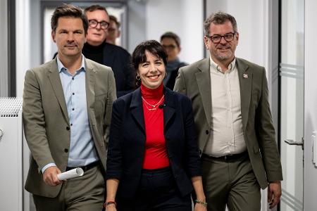 Die Spitzen von Linke, Grünen und SPD haben ihre Sondierungen zur Regierungsbildung erfolgreich abgeschlossen. 