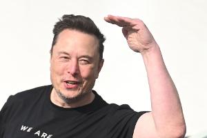 Wie genau Elon Musk jedem US-Kind eine SpaceX-Aktie schenken will, ließ er zunächst offen. (Archivbild)