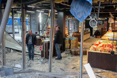 Nach Raketenangriff in Kiew: Schäden in Süßwarenladen