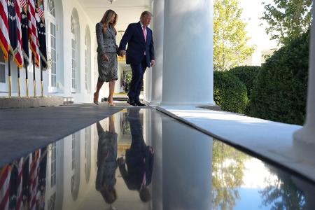 US-Präsident Donald Trump und Melania Trump im Rosengarten des Weißen Hauses