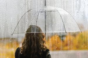 Erkältungsmythen im Check: Machen nasse Haare und Kälte krank?