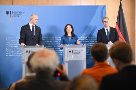 Ministerin Reiche warnt vor Vergesellschaftungen.