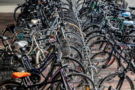 Statistisch besitzt jeder Mensch in Deutschland mehr als ein Fahrrad. Mietangebote haben es da schwer. (Archivbild) 