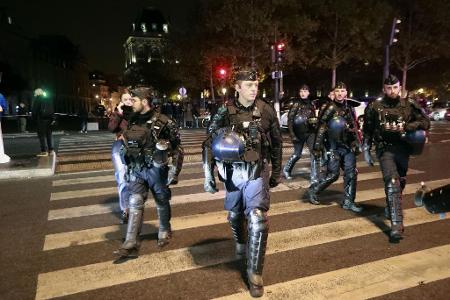 Eine verstärkte Polizeipräsenz sorgte dafür, dass die Nacht in französischen Städten ruhig verlief.
