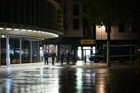 Die Polizei wachte mit einem Großaufgebot über die Einhaltung nächtlicher Beschränkungen in französischen Städten.