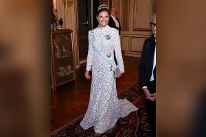 Kronprinzessin Victoria verzaubert im weißen Spitzenkleid