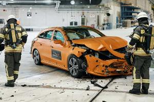 Mercedes CLA Elektro Verbrenner Crashtest