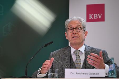 Nur bei zusätzlichem Geld für die ambulante Versorgung wird es nach Aussage von KBV-Chef Andreas Gassen mehr Termine geben können. (Archivbild)