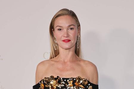 Julia Stiles tanzt in Erinnerung an den verstorbenen Heath Ledger